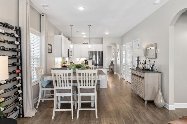 1022 Emery Bay Cir, Hendersonville, TN 37075