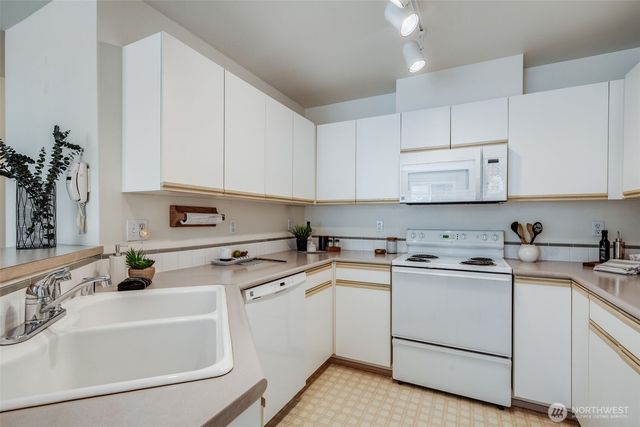 11130 SE 208th Street #A103, Kent, WA 98031