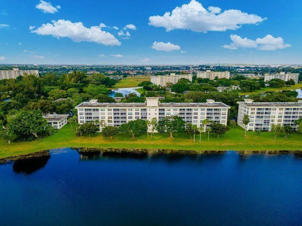 3150 N Course Ln 604, Pompano Beach, FL 33069