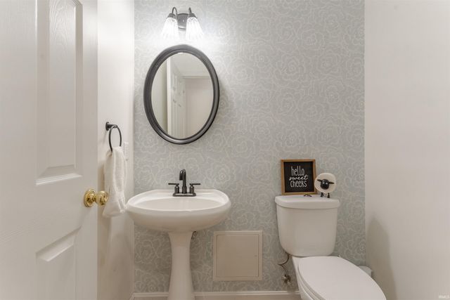 8177 Cobblestone Court, Newburgh, IN 47630