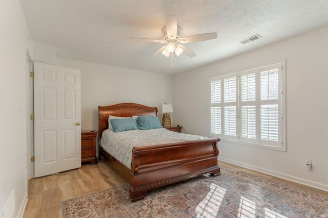 8177 Cobblestone Court, Newburgh, IN 47630