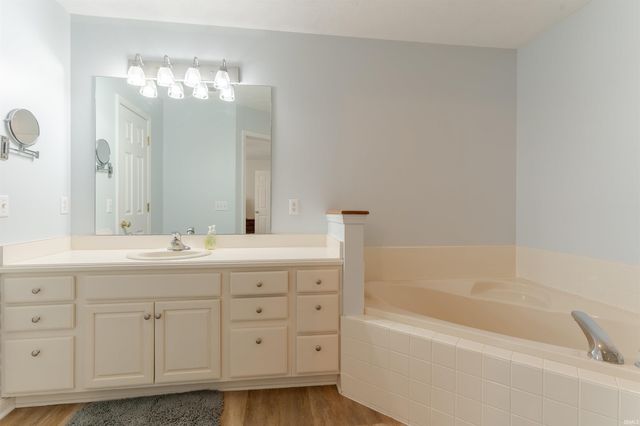 8177 Cobblestone Court, Newburgh, IN 47630