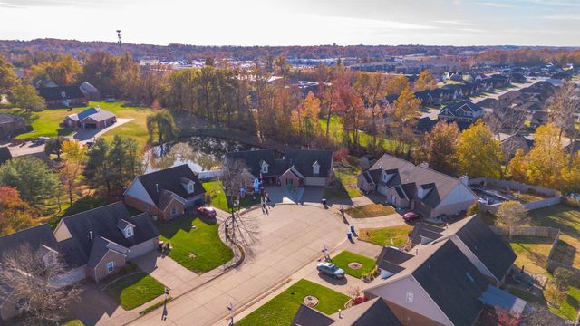 8177 Cobblestone Court, Newburgh, IN 47630