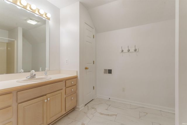 8177 Cobblestone Court, Newburgh, IN 47630