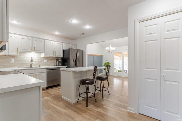 8177 Cobblestone Court, Newburgh, IN 47630