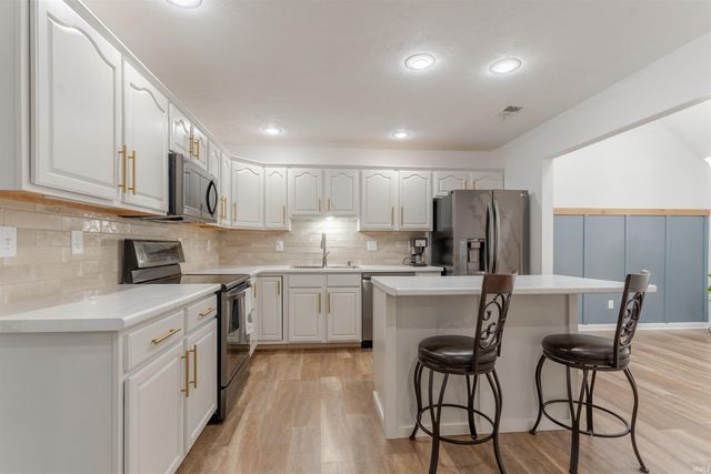 8177 Cobblestone Court, Newburgh, IN 47630