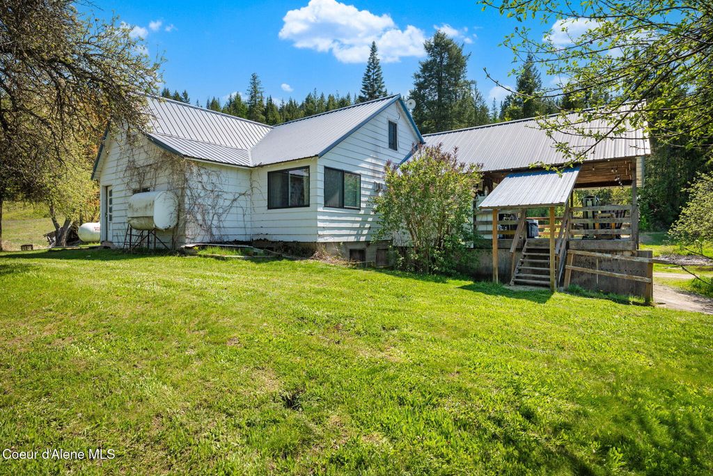 26005 S Upper Black Lake Rd, St. Maries, ID 83861