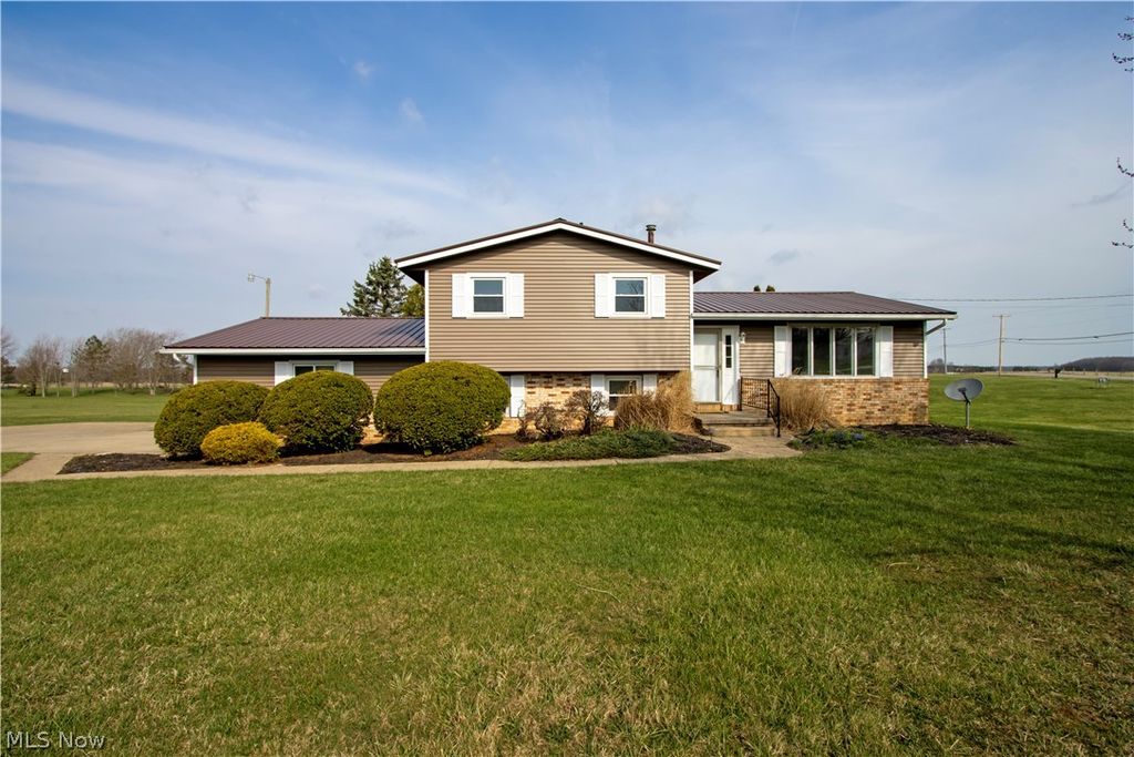 456 Township Road 700, Polk, OH 44866