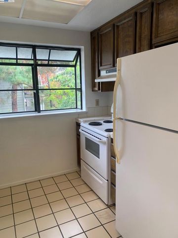 2485 Saint Helena Dr. #3, Hayward, CA 94542