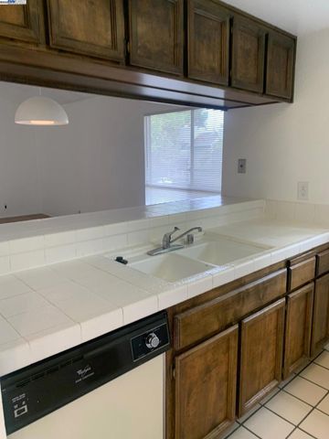 2485 Saint Helena Dr. #3, Hayward, CA 94542