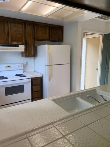 2485 Saint Helena Dr. #3, Hayward, CA 94542