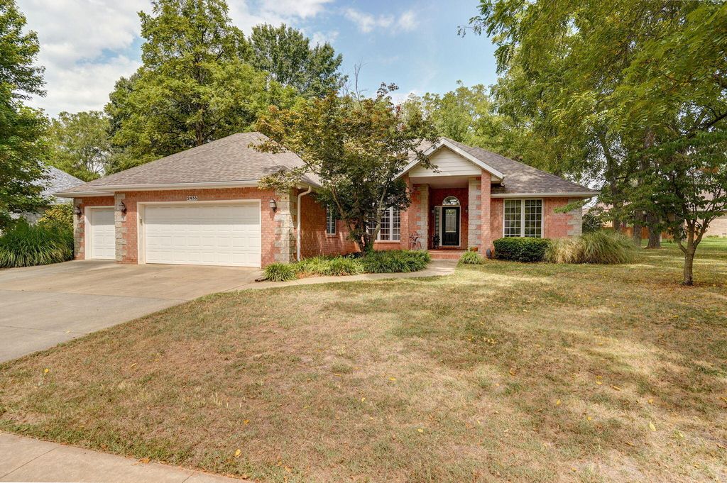 2433 East Virginia Street, Republic, MO 65738