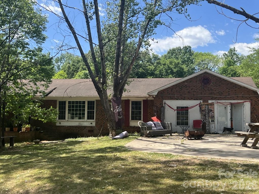 899 N US Highway 52 Highway, Wadesboro, NC 28170