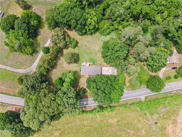 4046 Holly Springs Road, Gillsville, GA 30543