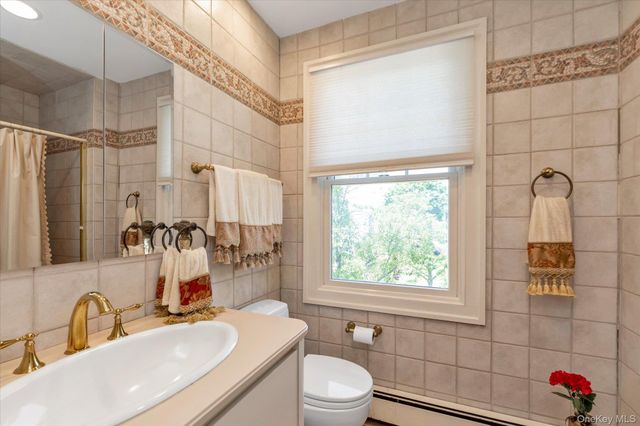 1051 Roselle Place, Woodmere, NY 11598