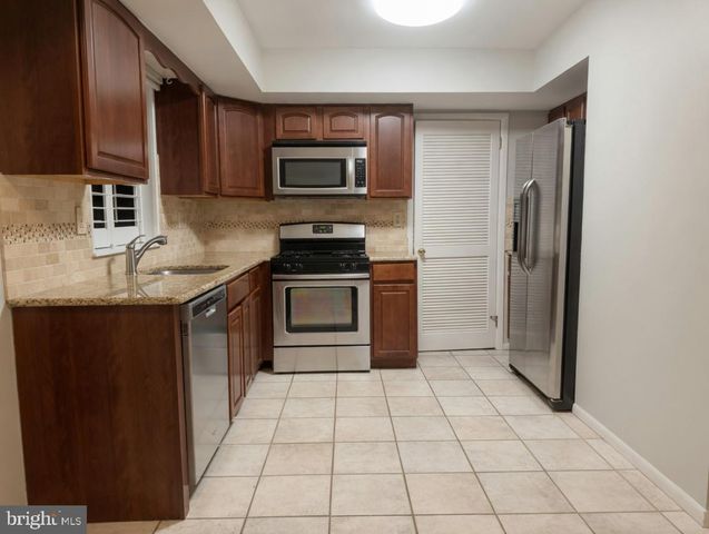 2 GOSHAWK CT, Voorhees, NJ 08043