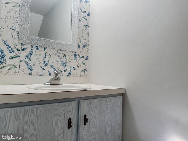 2 GOSHAWK CT, Voorhees, NJ 08043