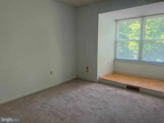 2 GOSHAWK CT, Voorhees, NJ 08043