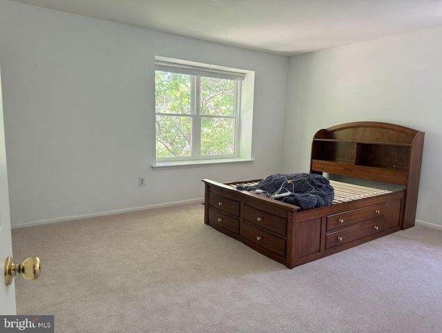 2 GOSHAWK CT, Voorhees, NJ 08043