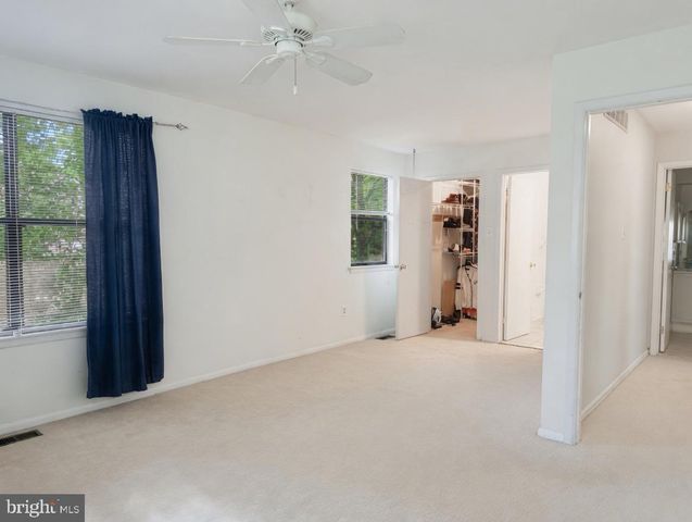 2 GOSHAWK CT, Voorhees, NJ 08043