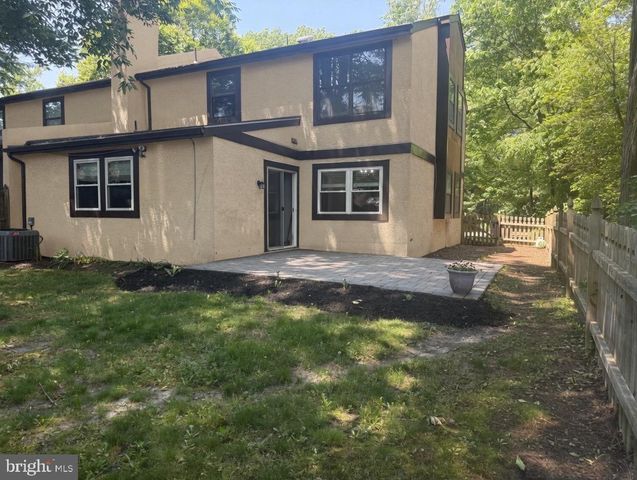 2 GOSHAWK CT, Voorhees, NJ 08043