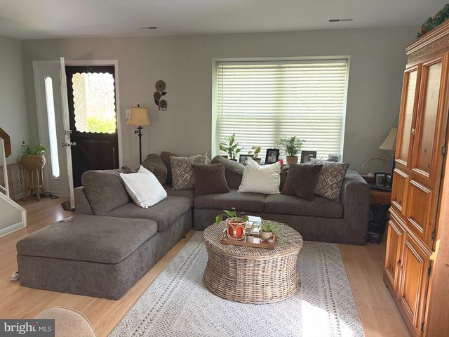 2 GOSHAWK CT, Voorhees, NJ 08043