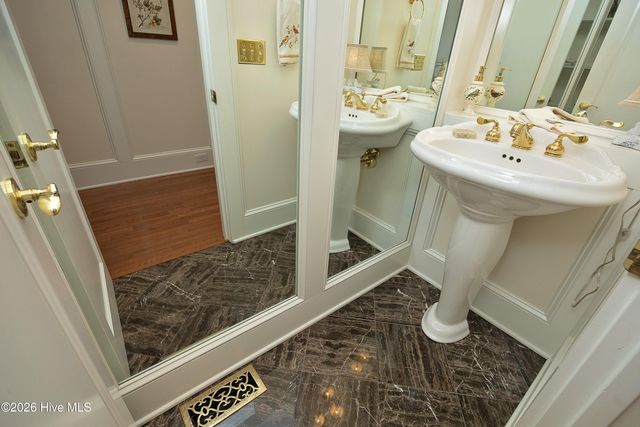 5 Clubhouse Drive, Pinehurst, NC 28374