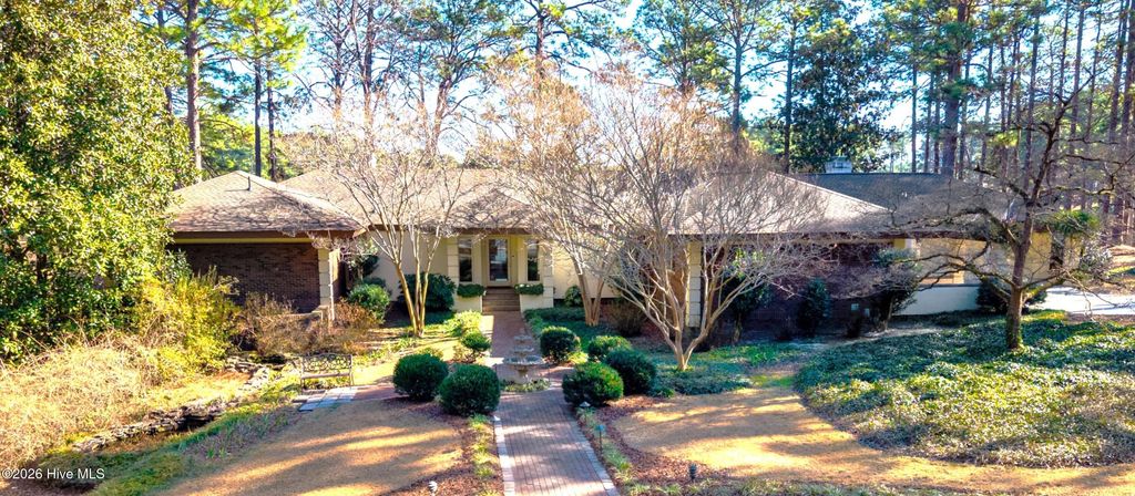 5 Clubhouse Drive, Pinehurst, NC 28374