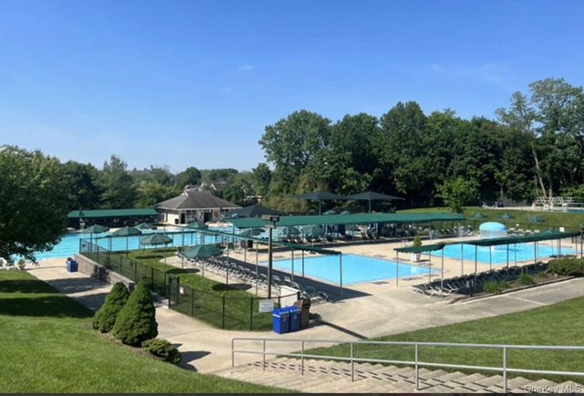 1 Oakridge Place 4L, Eastchester, NY 10709