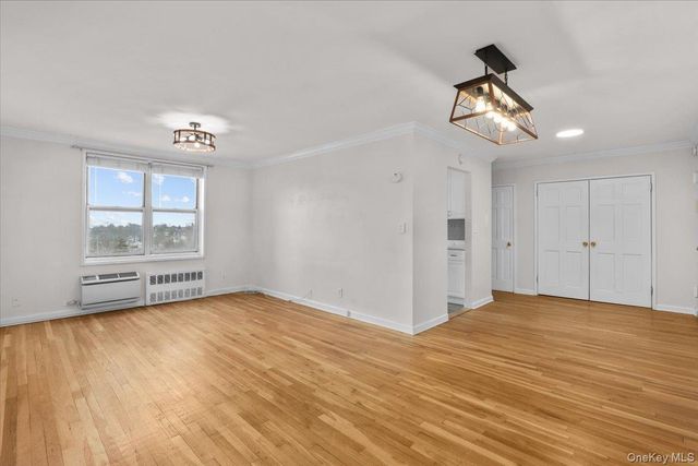 1 Oakridge Place 4L, Eastchester, NY 10709