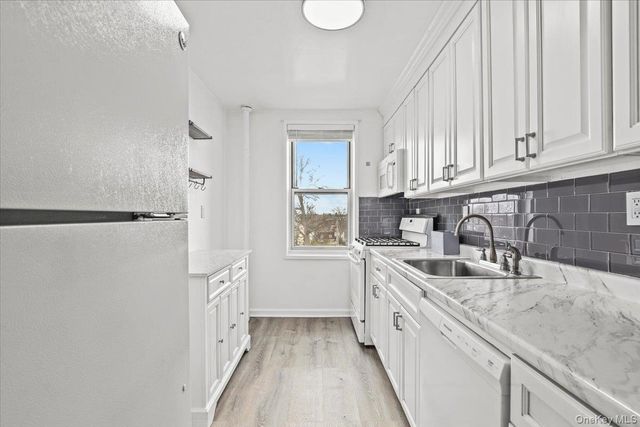1 Oakridge Place 4L, Eastchester, NY 10709