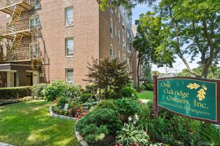 1 Oakridge Place 4L, Eastchester, NY 10709