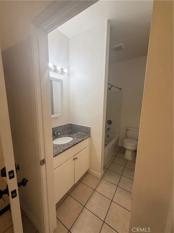 419 W 5th 7, Long Beach, CA 90802