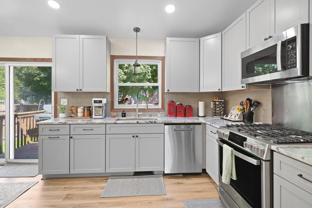 986 93rd STREET, Pleasant Prairie, WI 53158