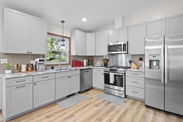 986 93rd STREET, Pleasant Prairie, WI 53158