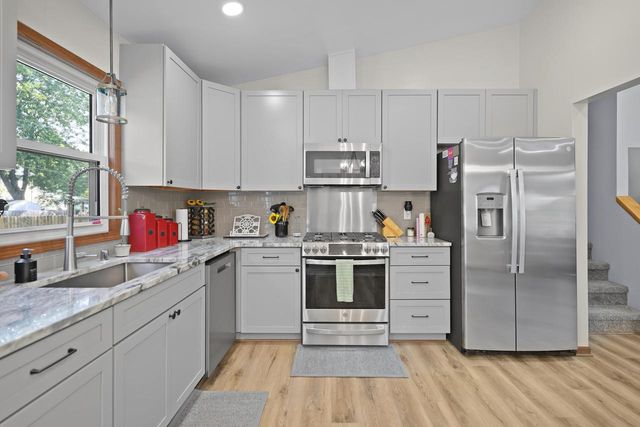 986 93rd STREET, Pleasant Prairie, WI 53158