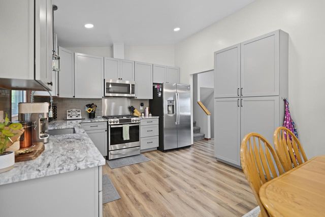 986 93rd STREET, Pleasant Prairie, WI 53158