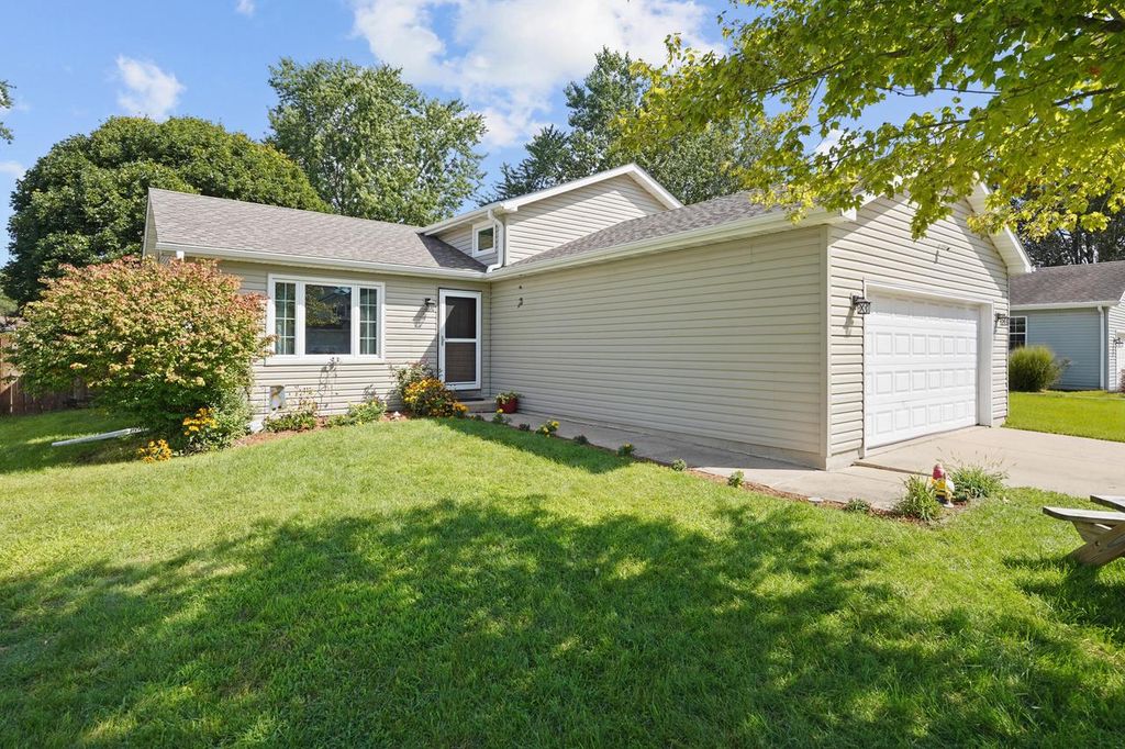 986 93rd STREET, Pleasant Prairie, WI 53158