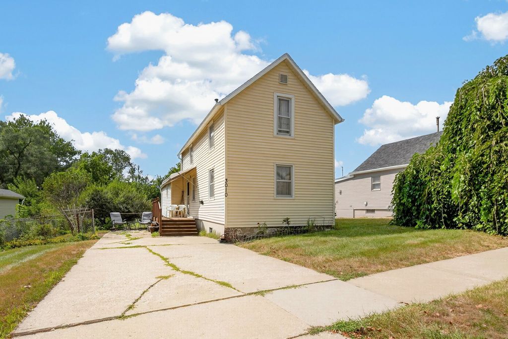 3010 3rd Street, Des Moines, IA 50313
