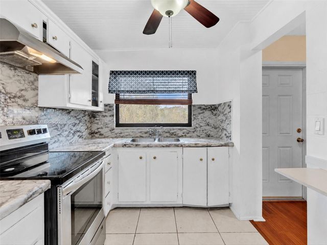 8902 Palm Tree Lane 8902, Pembroke Pines, FL 33024
