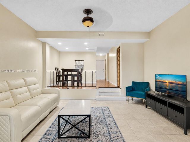 8902 Palm Tree Lane 8902, Pembroke Pines, FL 33024