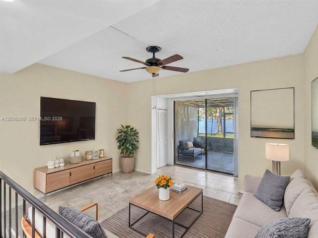 8902 Palm Tree Lane 8902, Pembroke Pines, FL 33024
