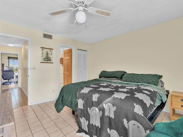 8902 Palm Tree Lane 8902, Pembroke Pines, FL 33024