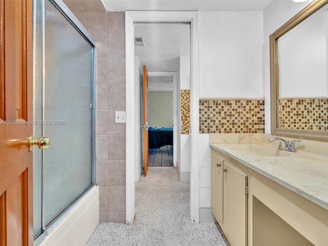 8902 Palm Tree Lane 8902, Pembroke Pines, FL 33024