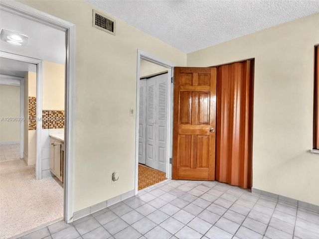 8902 Palm Tree Lane 8902, Pembroke Pines, FL 33024