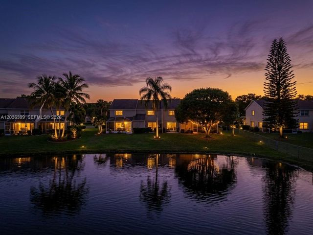 8902 Palm Tree Lane 8902, Pembroke Pines, FL 33024