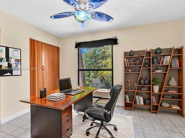 8902 Palm Tree Lane 8902, Pembroke Pines, FL 33024