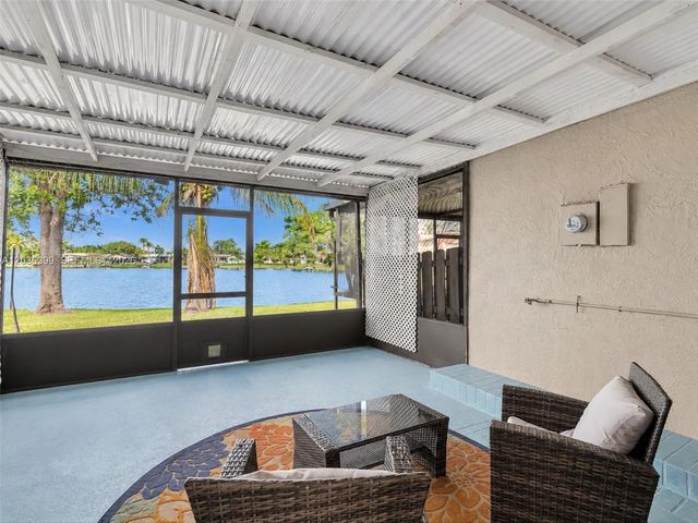 8902 Palm Tree Lane 8902, Pembroke Pines, FL 33024