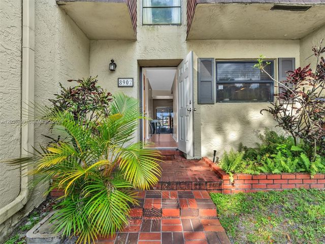 8902 Palm Tree Lane 8902, Pembroke Pines, FL 33024