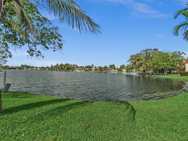 8902 Palm Tree Lane 8902, Pembroke Pines, FL 33024